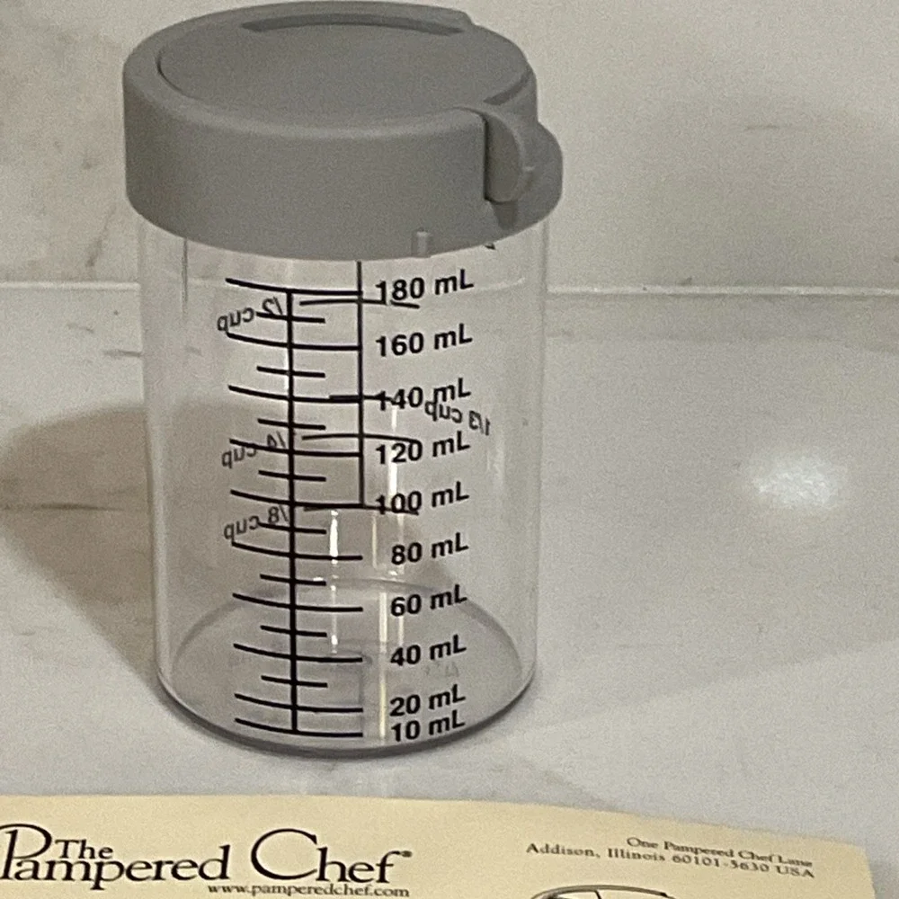 NEW Pampered Chef #1278 The Grate Container Cheese Grater 3/4 Cup